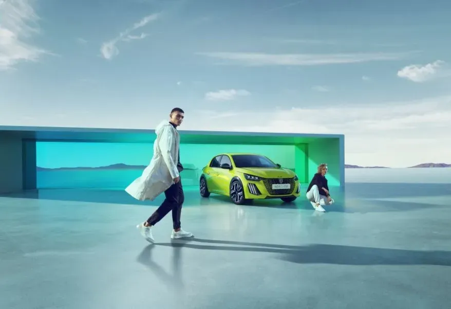 Nuevo PEUGEOT E-208 irresistible y divertido de conducir